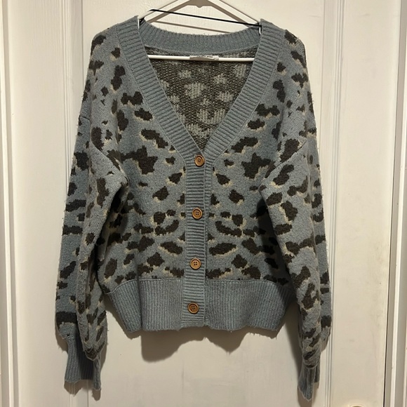 Double zero button down sweater - Picture 1 of 5